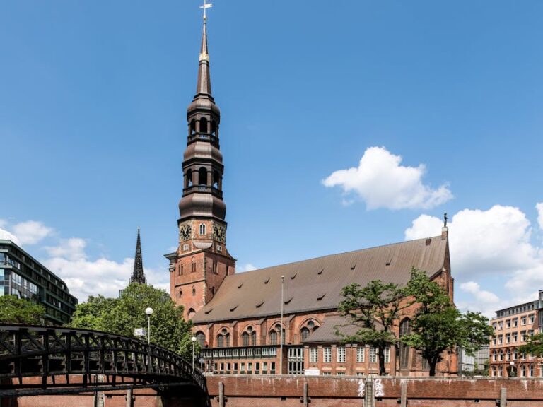 Kleintransport Hamburg: The Best Way To Get Around The City