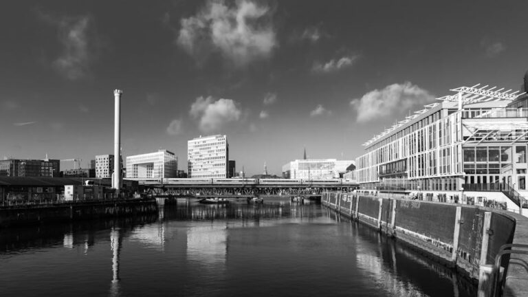 Navigating The Heart Of Hamburg: The Kleintransport Experience